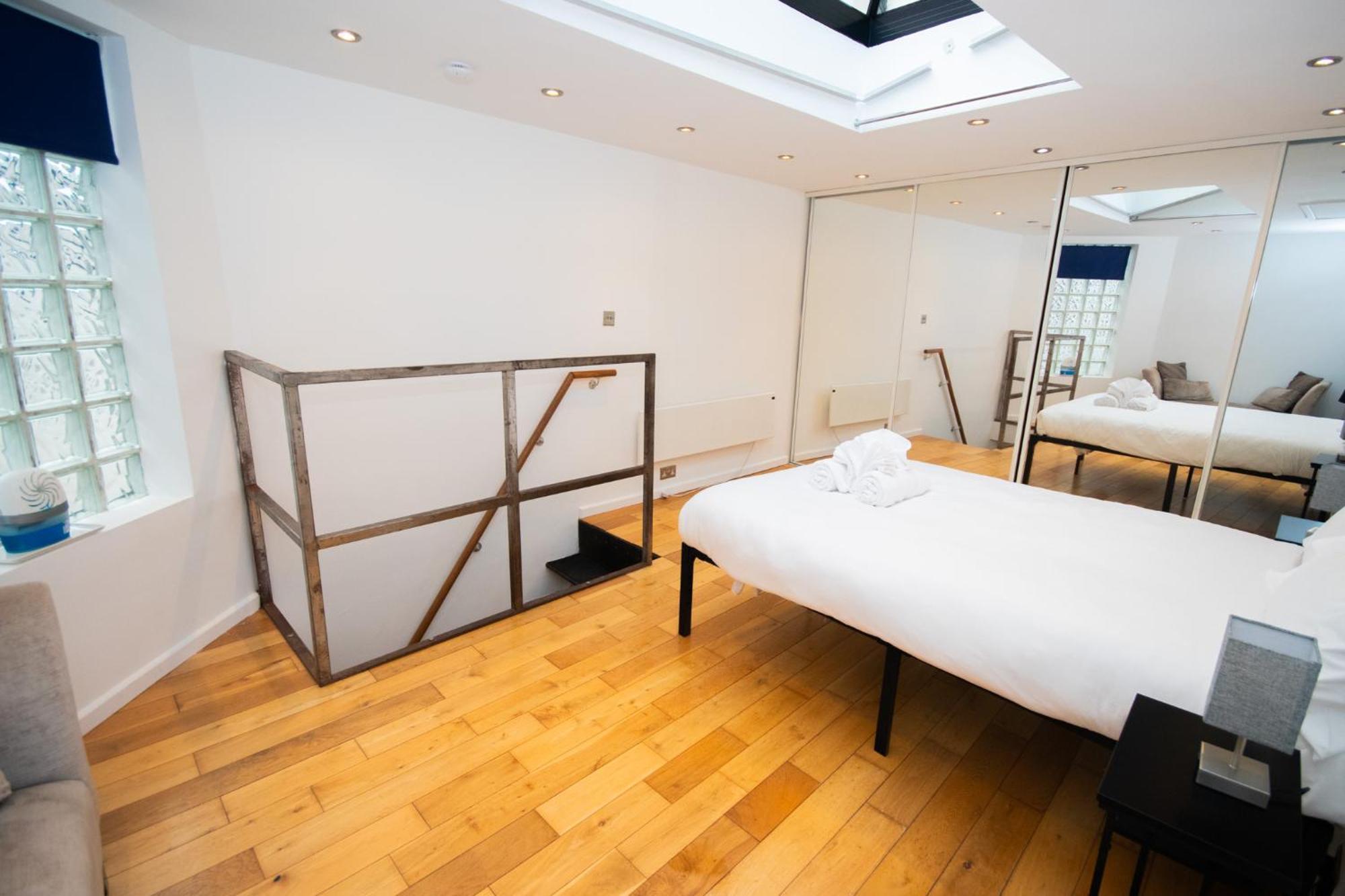 Modern 1-bed House In For 4 People