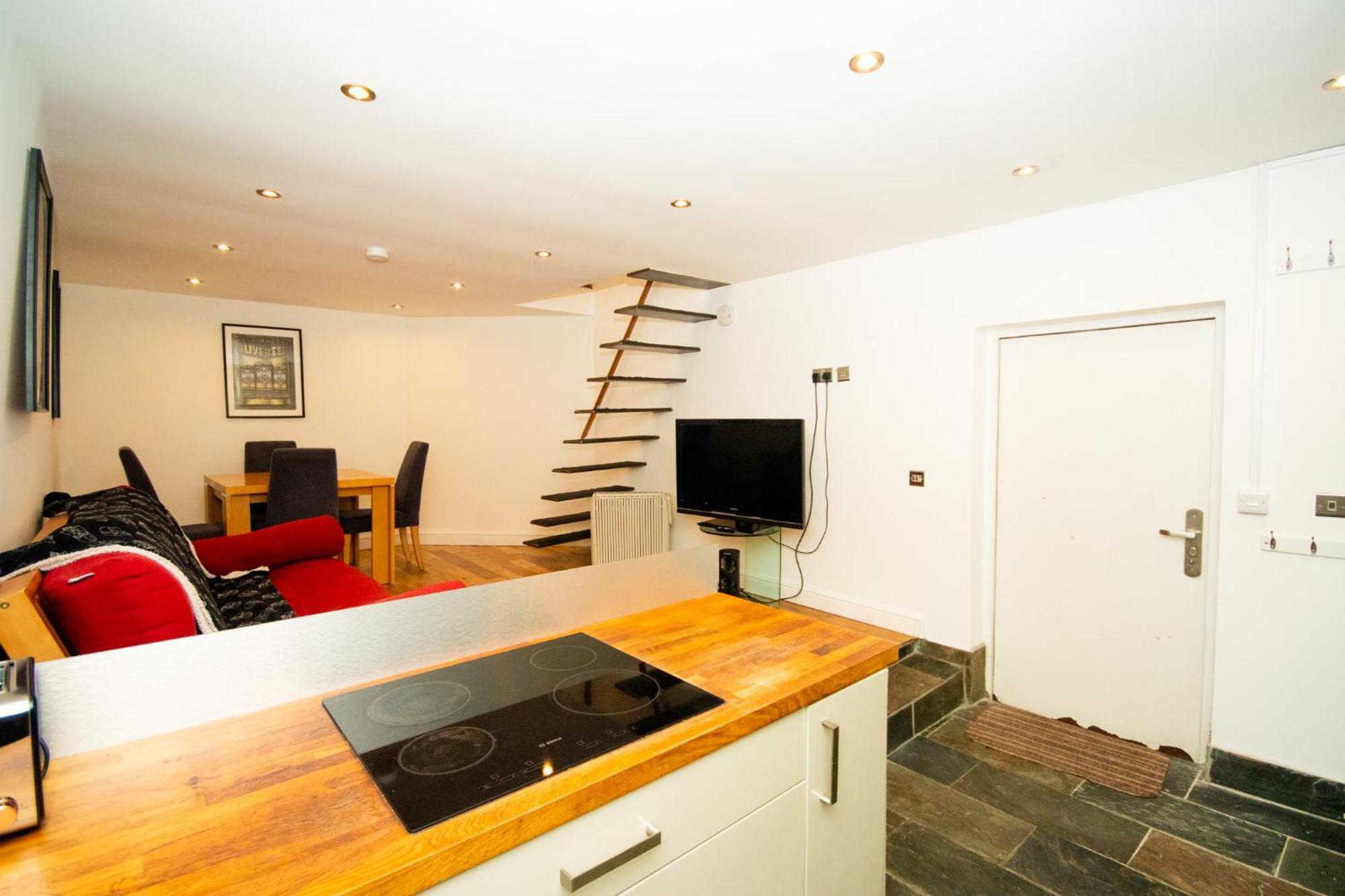 Modern 1-bed House In For 4 People Сasa de vacaciones *